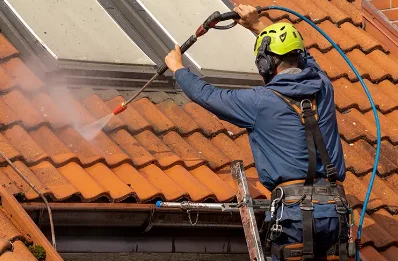 Démoussage et hydrofuge de toiture à Yviers